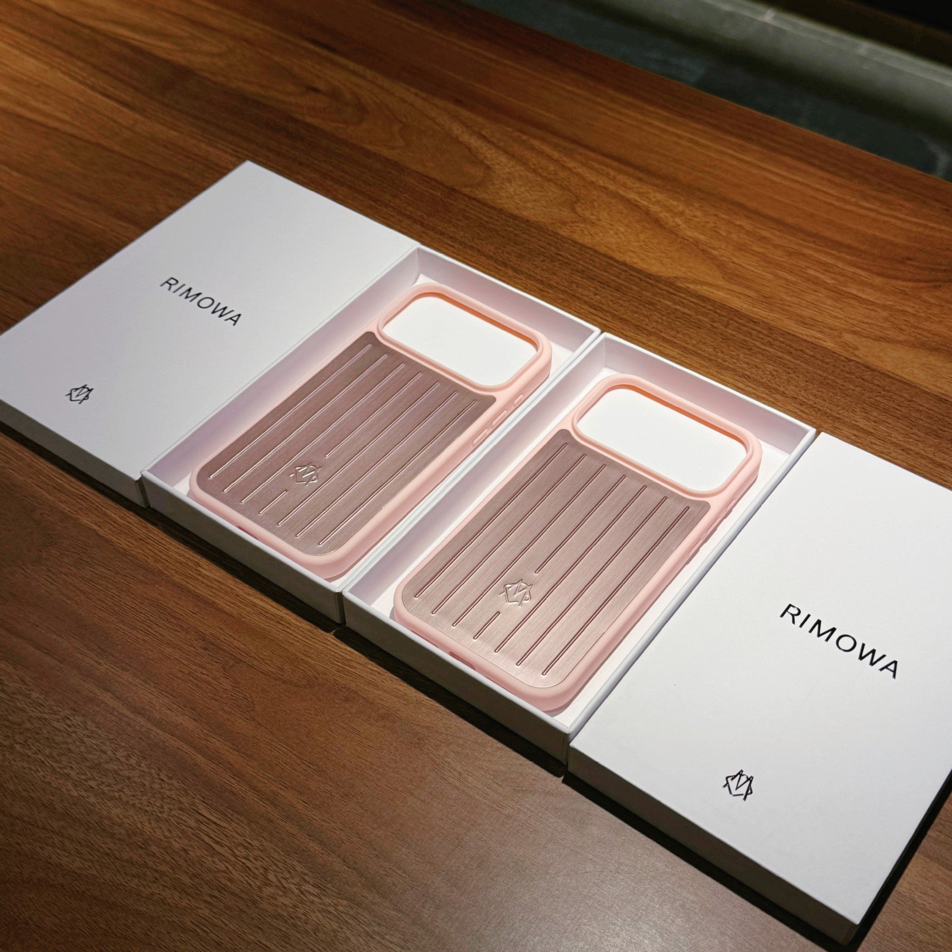 Aluminum magnesium alloy mobile phone protective cover